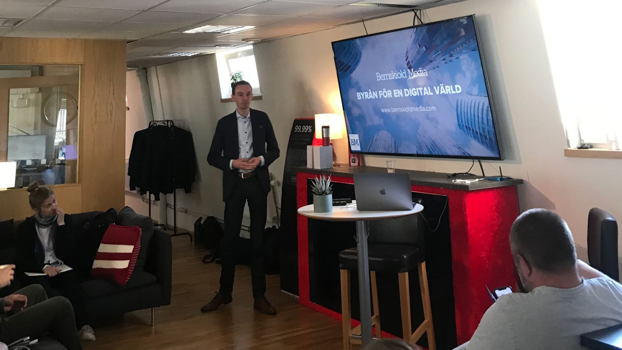 Erik Bernskiöld som pratar på WordPress Meetup Göteborg